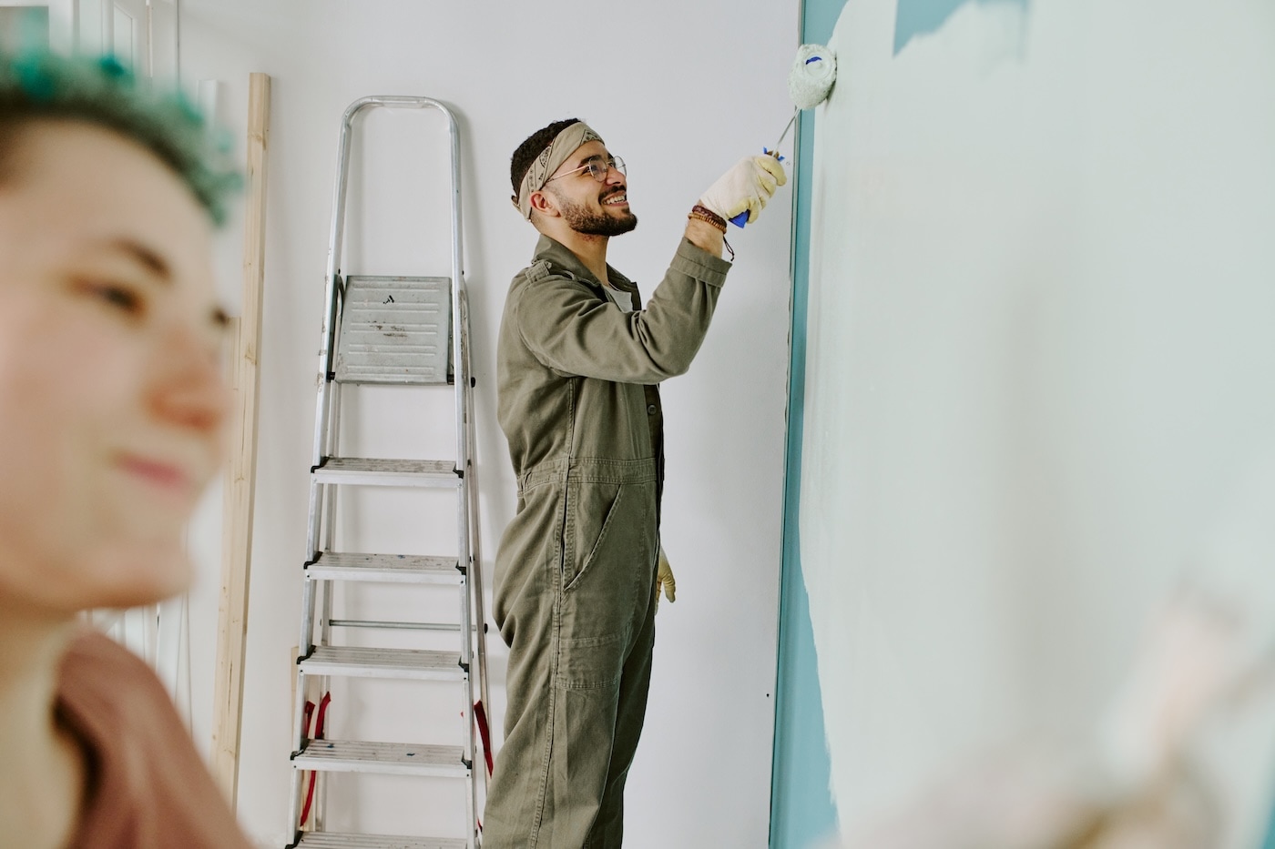 young-caucasian-man-painting-wall-while-smiling-du-2026-01-11-10-56-42-utc